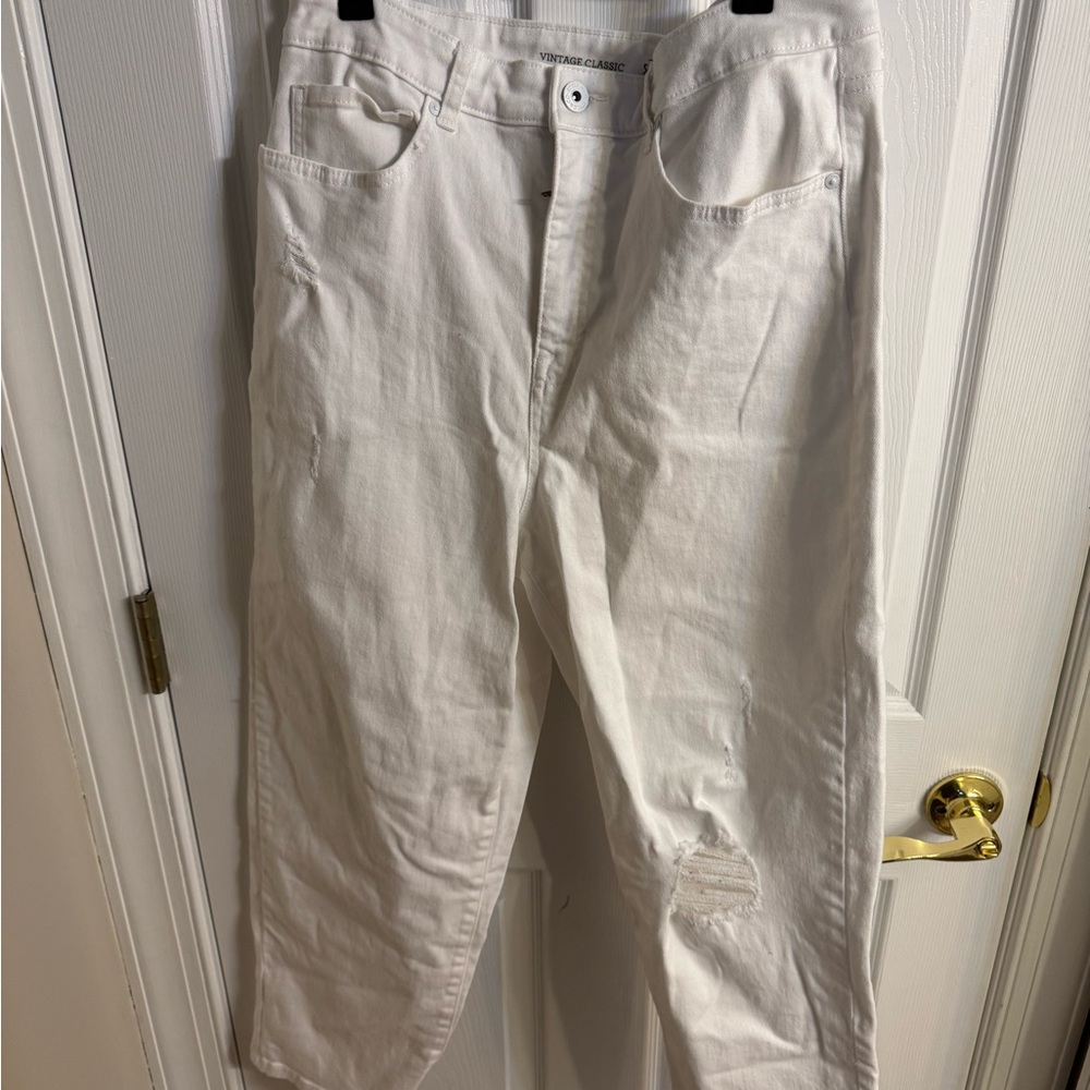 Stylish White Distressed Jeans